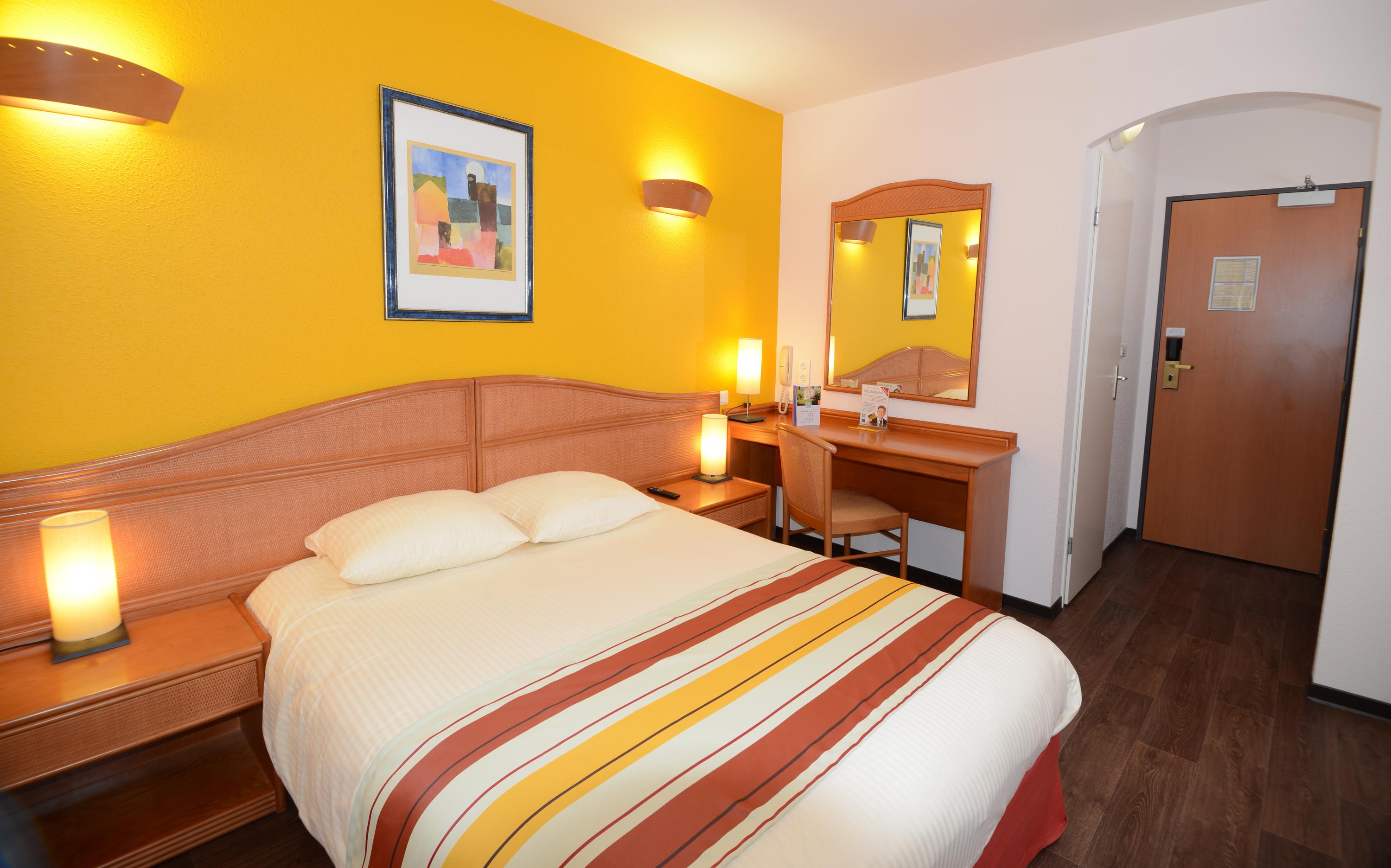 Hotel Roi Soleil Strasbourg Aéroport Holtzheim Exterior foto
